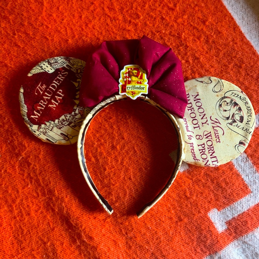 NWOT Harry Potter Gryffindor Mickey Ears